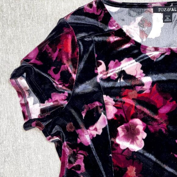 Roz & Ali | Petite Black and Purple Floral Velvet Top | PXL - Picture 3 of 6